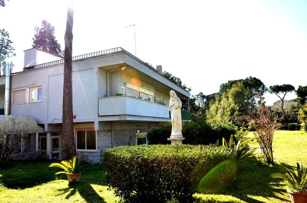 Casa Per Ferie Cardinal G. Guarino Roma Exterior foto